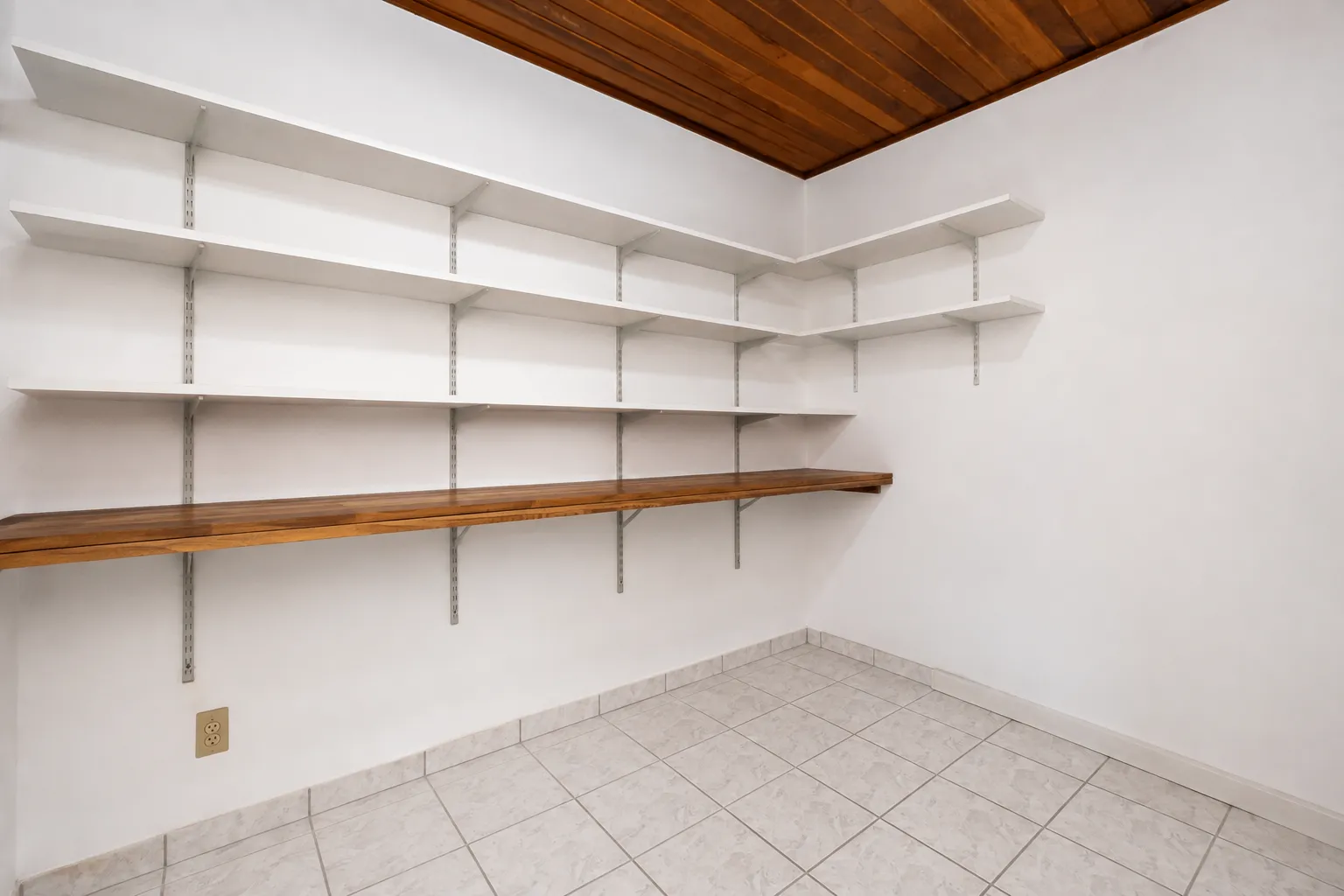 Casa à venda no Fragata, Pelotas - 167 m², 3 quartos, lareira, espaço gourmet com churrasqueira e garagem. - 22