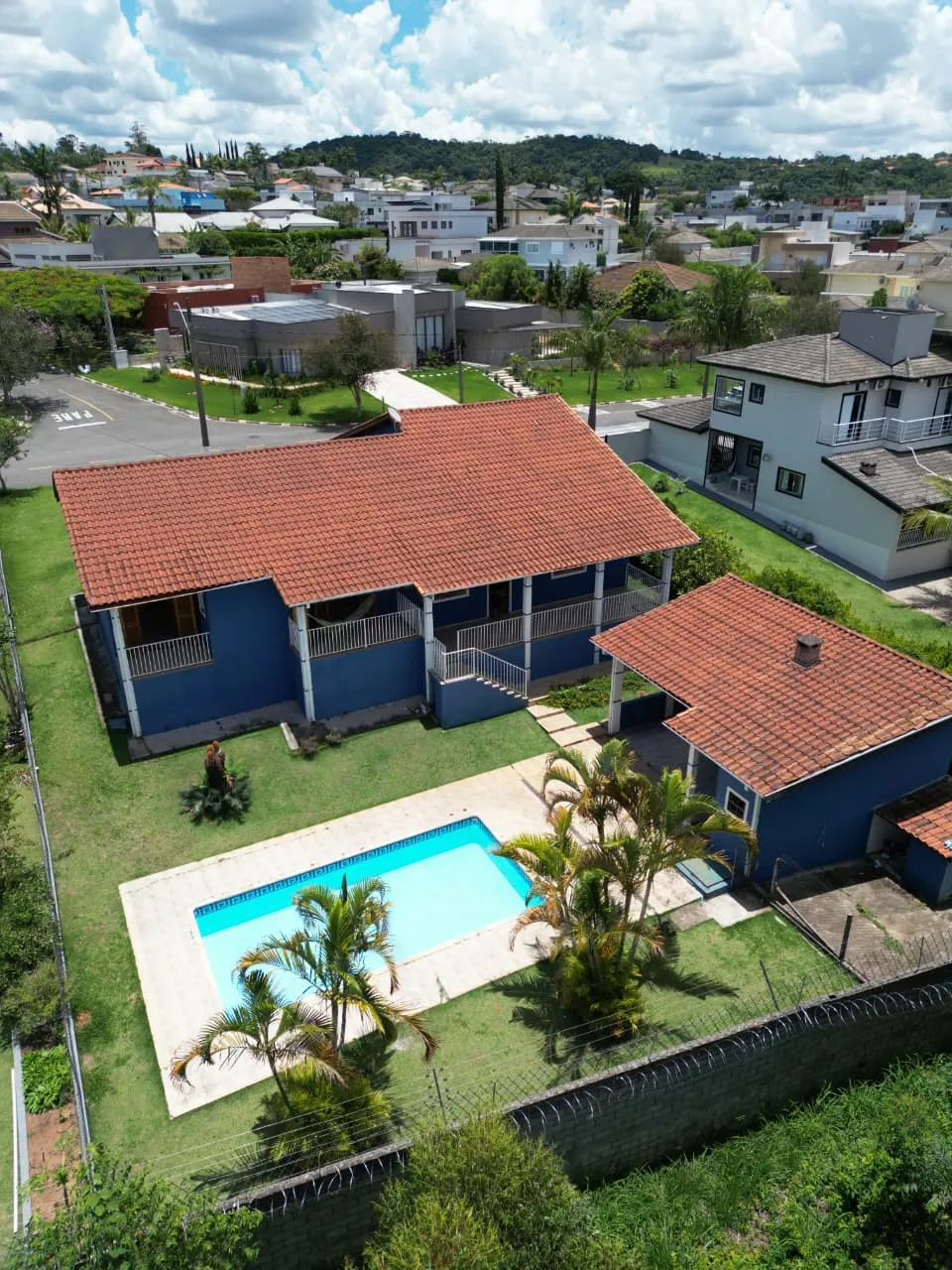 Casa no condomínio Residencial dos Lagos para venda com 4 quartos, sendo 4 suítes, 329m²