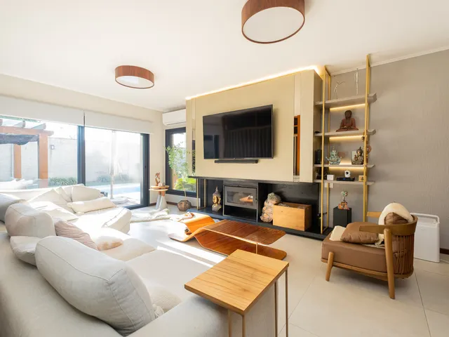 Casa com 728m² 4 quartos e 3 banheiros, à venda, no bairro Centro em Pelotas