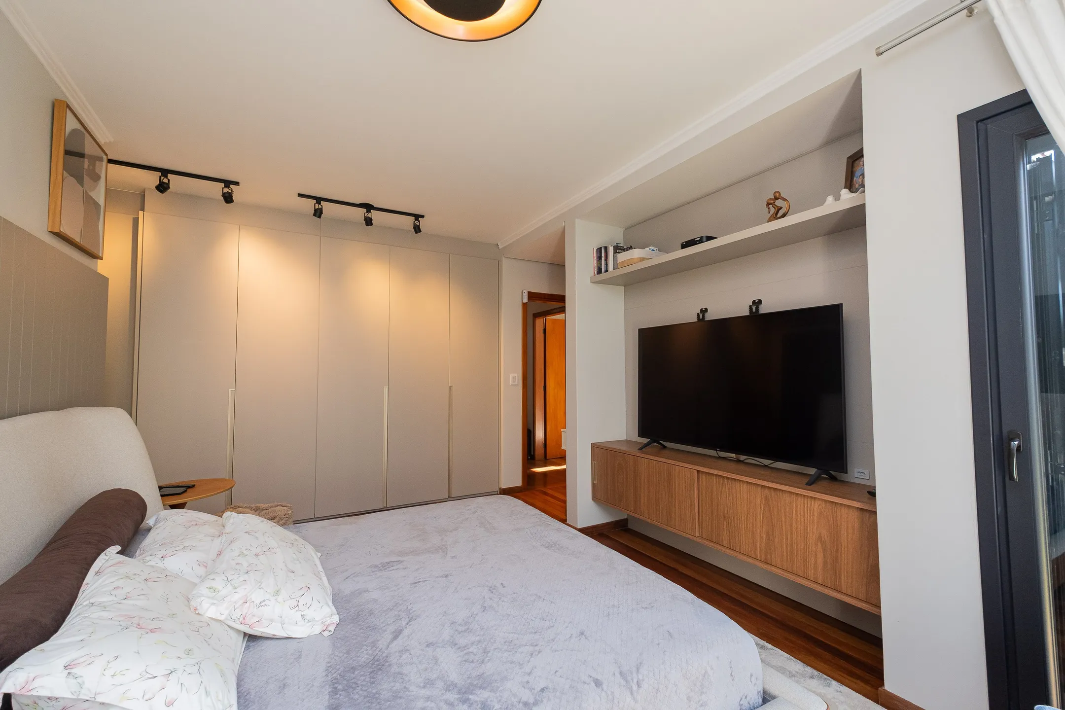 Casa de alto padrão à venda no centro de Pelotas - 314 m², 4 quartos (sendo 2 suítes), espaço gourmet com parrilla, piscina aquecida e localização nobre. - 13