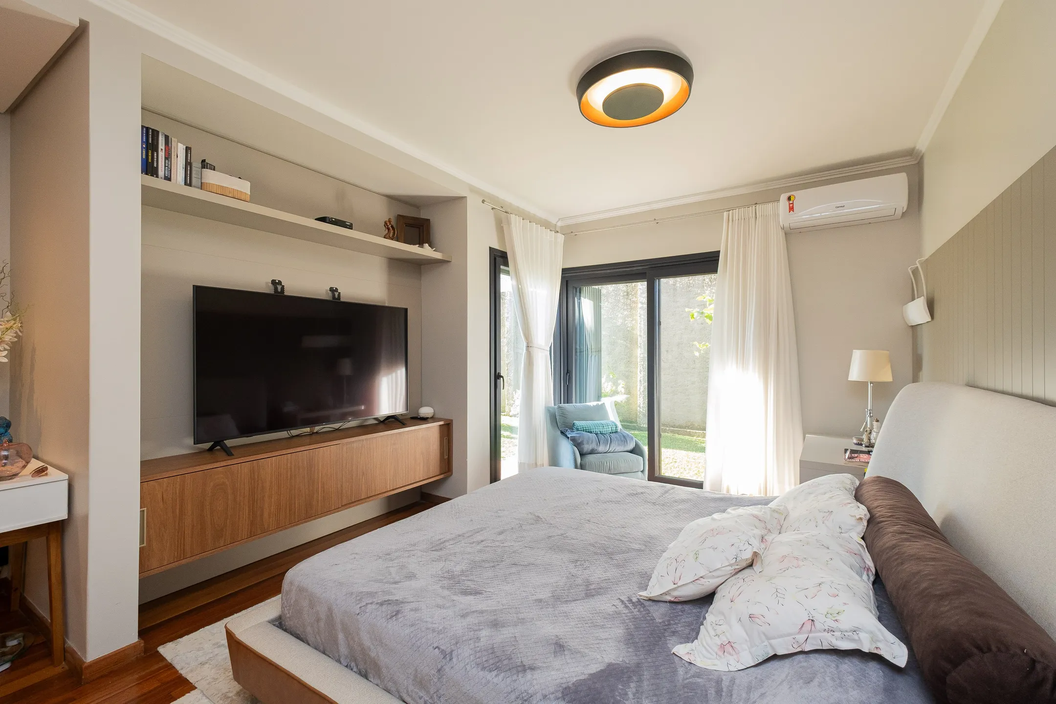 Casa de alto padrão à venda no centro de Pelotas - 314 m², 4 quartos (sendo 2 suítes), espaço gourmet com parrilla, piscina aquecida e localização nobre. - 15