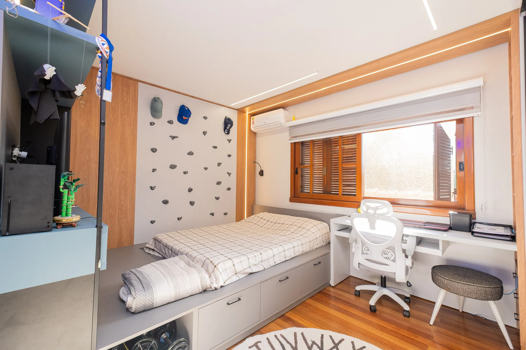 Casa de alto padrão à venda no centro de Pelotas - 314 m², 4 quartos (sendo 2 suítes), espaço gourmet com parrilla, piscina aquecida e localização nobre. - 23