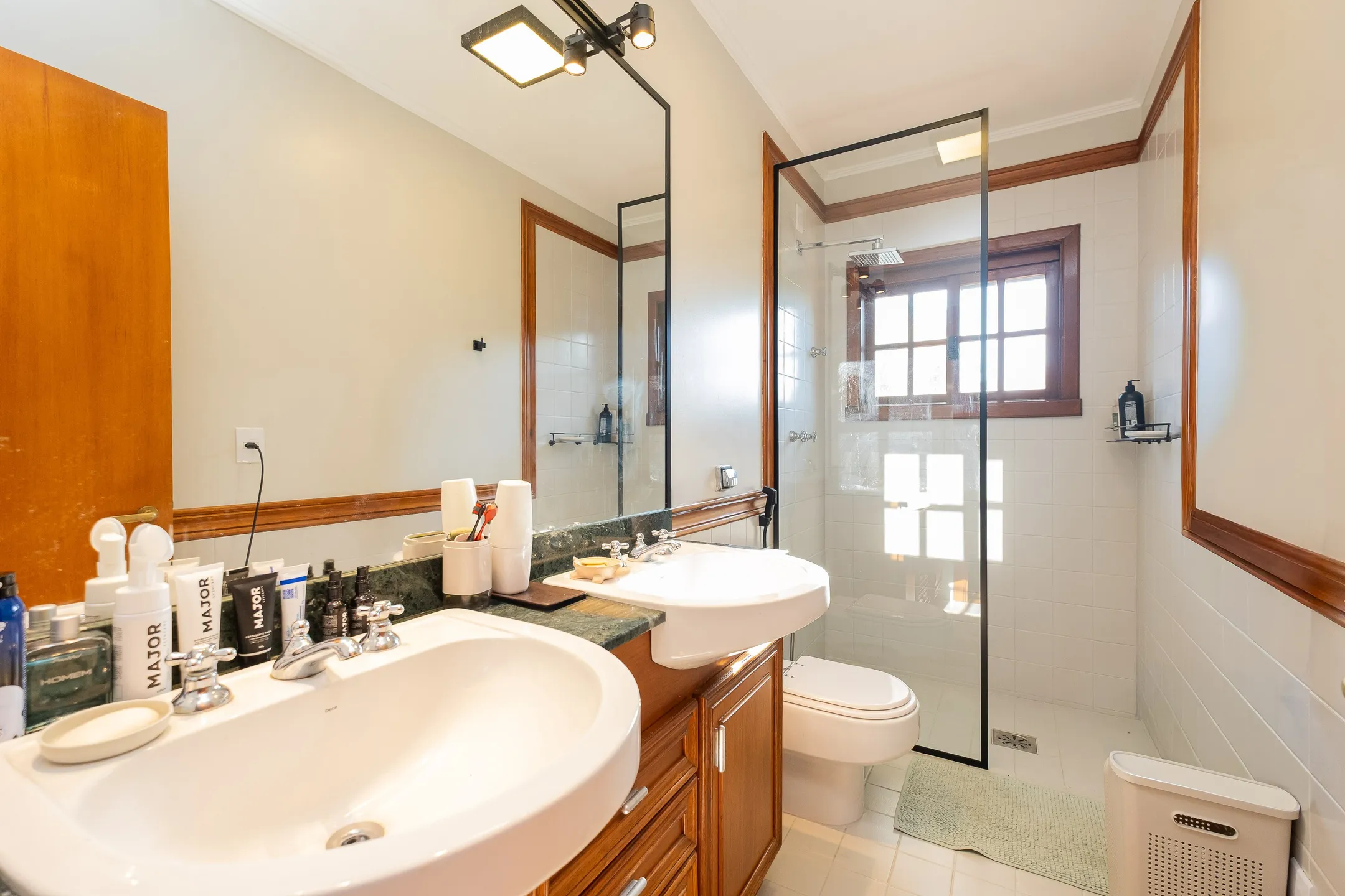 Casa de alto padrão à venda no centro de Pelotas - 314 m², 4 quartos (sendo 2 suítes), espaço gourmet com parrilla, piscina aquecida e localização nobre. - 27