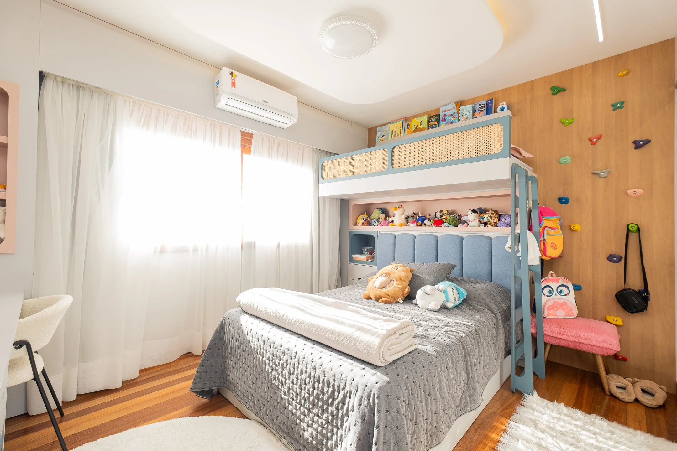 Casa de alto padrão à venda no centro de Pelotas - 314 m², 4 quartos (sendo 2 suítes), espaço gourmet com parrilla, piscina aquecida e localização nobre. - 25