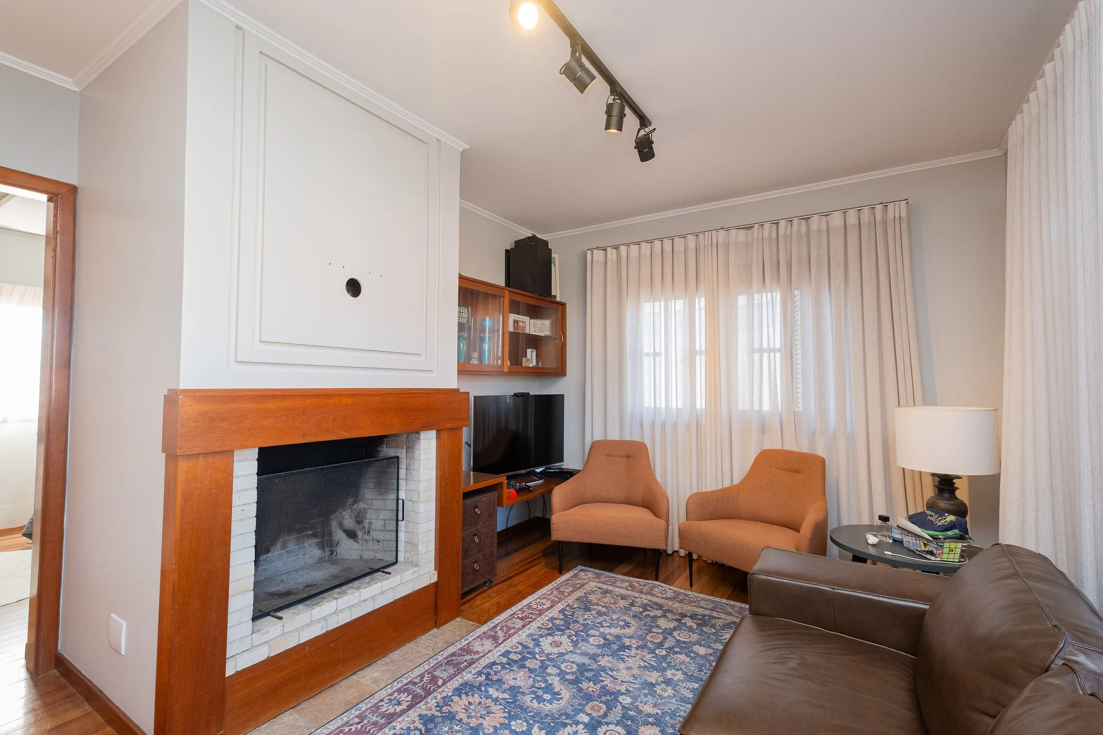 Casa de alto padrão à venda no centro de Pelotas - 314 m², 4 quartos (sendo 2 suítes), espaço gourmet com parrilla, piscina aquecida e localização nobre. - 22