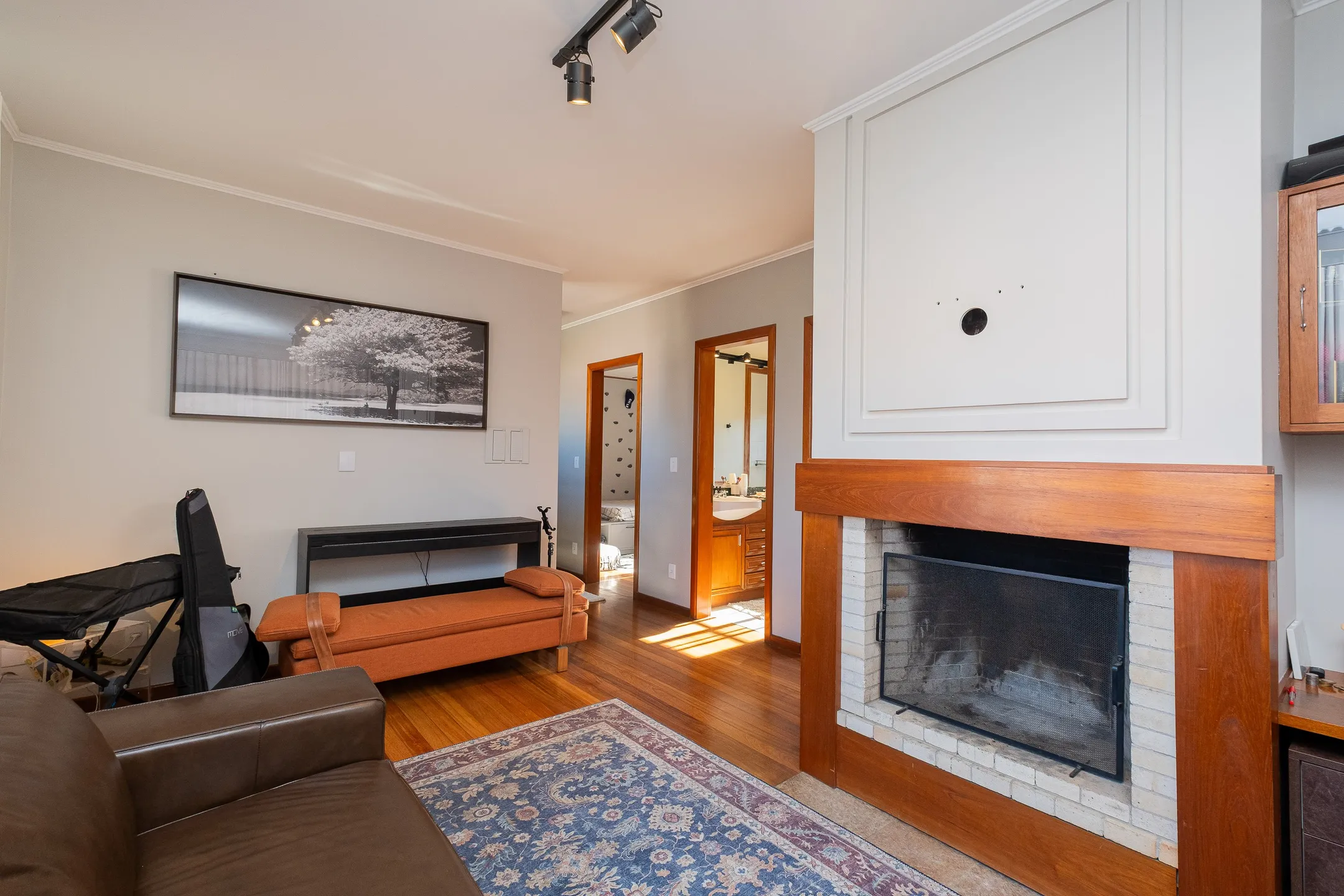 Casa de alto padrão à venda no centro de Pelotas - 314 m², 4 quartos (sendo 2 suítes), espaço gourmet com parrilla, piscina aquecida e localização nobre. - 21