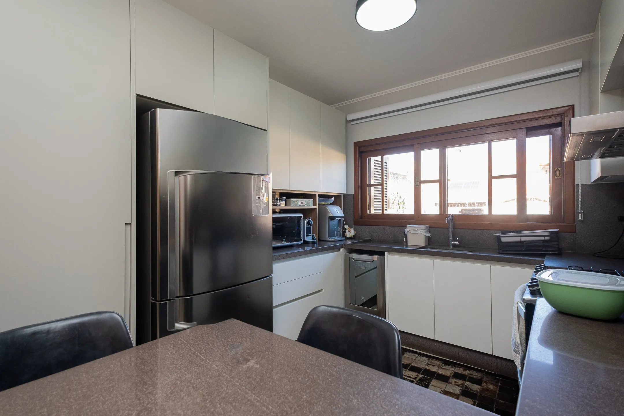 Casa de alto padrão à venda no centro de Pelotas - 314 m², 4 quartos (sendo 2 suítes), espaço gourmet com parrilla, piscina aquecida e localização nobre. - 7