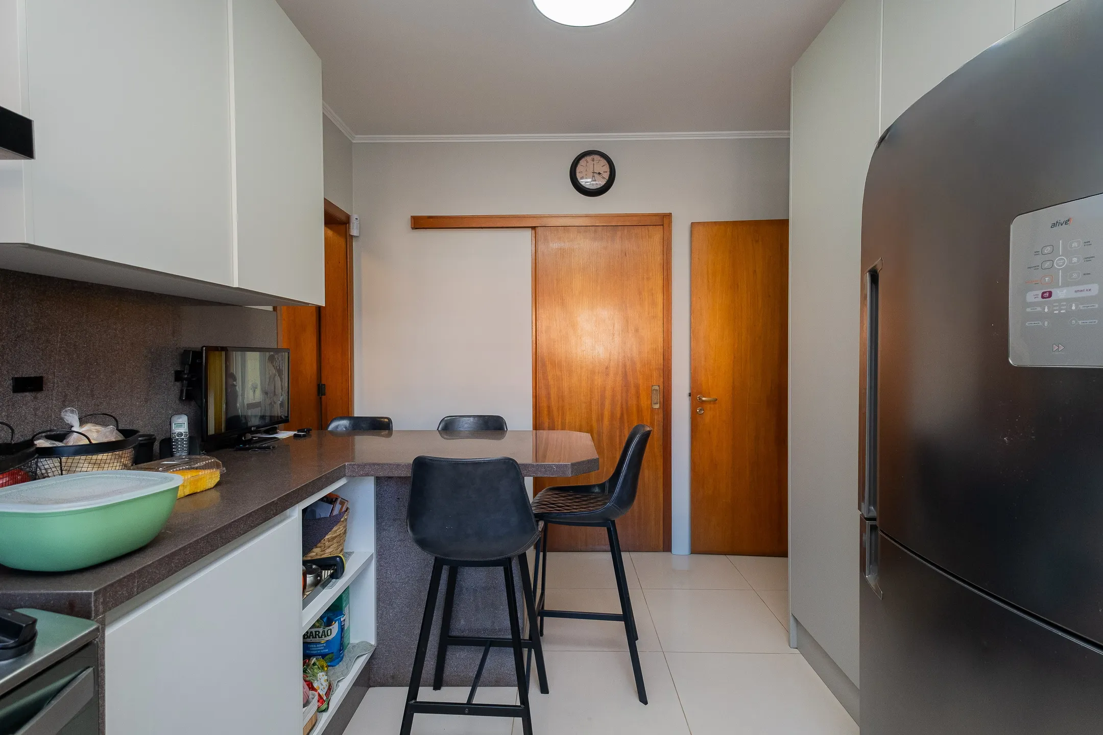 Casa de alto padrão à venda no centro de Pelotas - 314 m², 4 quartos (sendo 2 suítes), espaço gourmet com parrilla, piscina aquecida e localização nobre. - 8