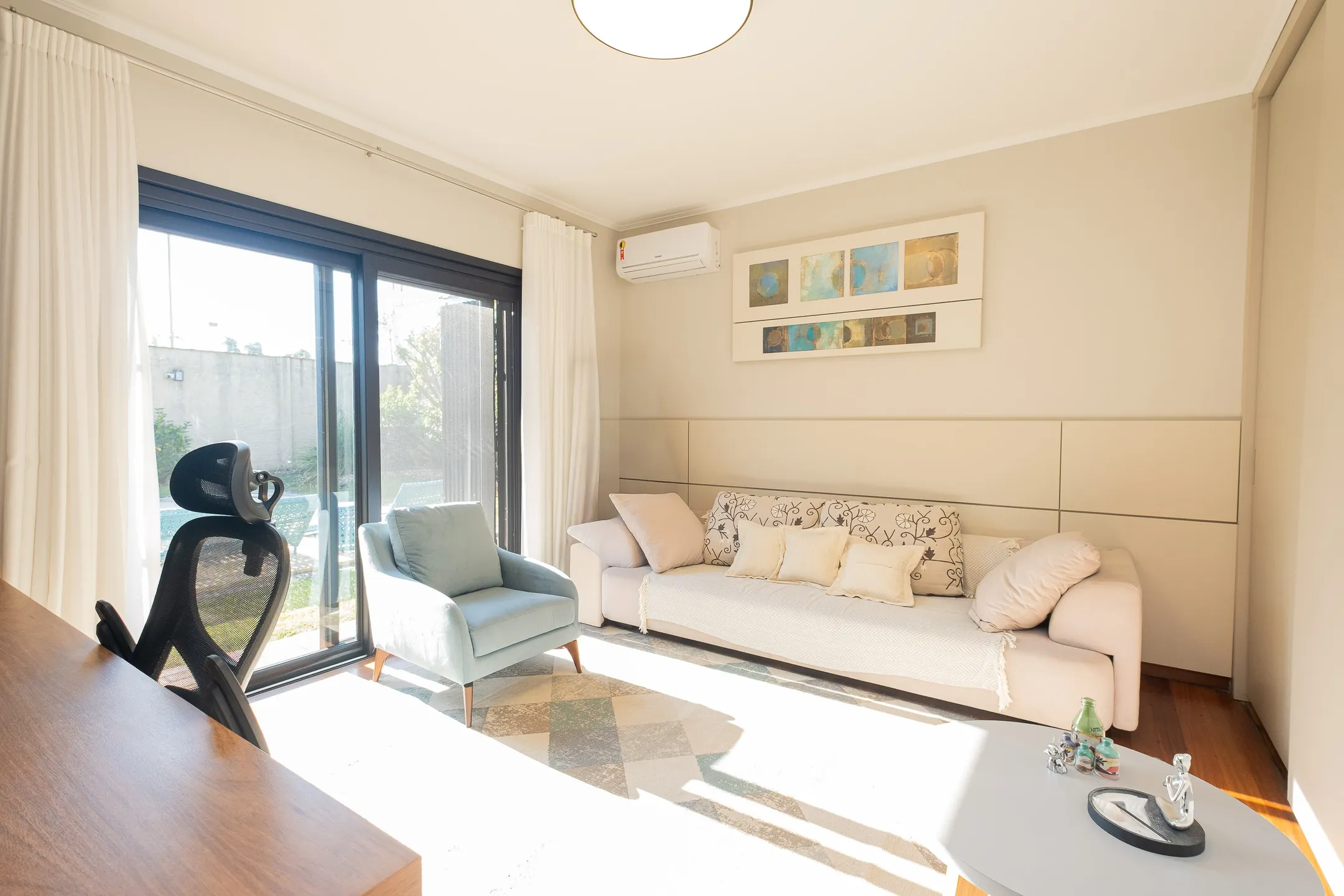 Casa de alto padrão à venda no centro de Pelotas - 314 m², 4 quartos (sendo 2 suítes), espaço gourmet com parrilla, piscina aquecida e localização nobre. - 10