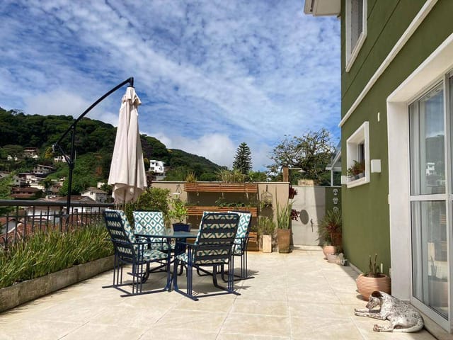 Casa com 150m² 2 quartos e 3 banheiros, à venda, no bairro Castelanea em Petrópolis