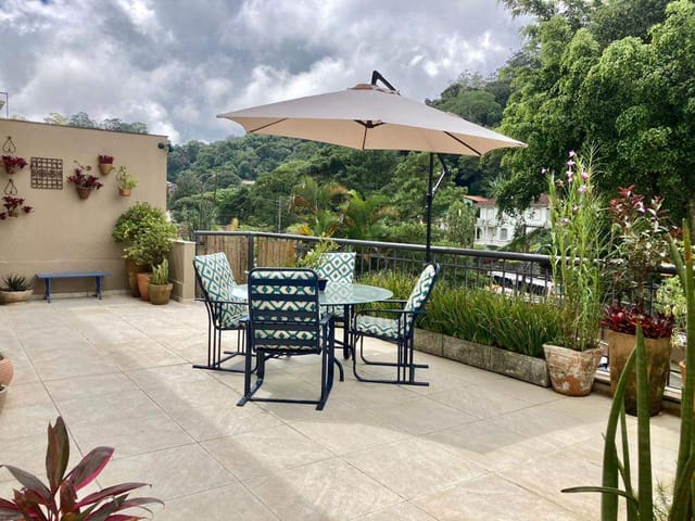 Casa com 150m² 2 quartos e 3 banheiros, à venda, no bairro Castelanea em Petrópolis