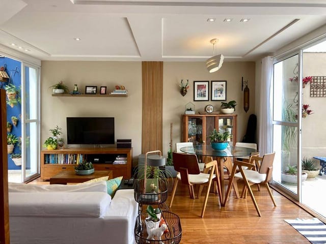 Casa com 150m² 2 quartos e 3 banheiros, à venda, no bairro Castelanea em Petrópolis