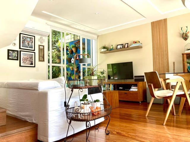 Casa com 150m² 2 quartos e 3 banheiros, à venda, no bairro Castelanea em Petrópolis