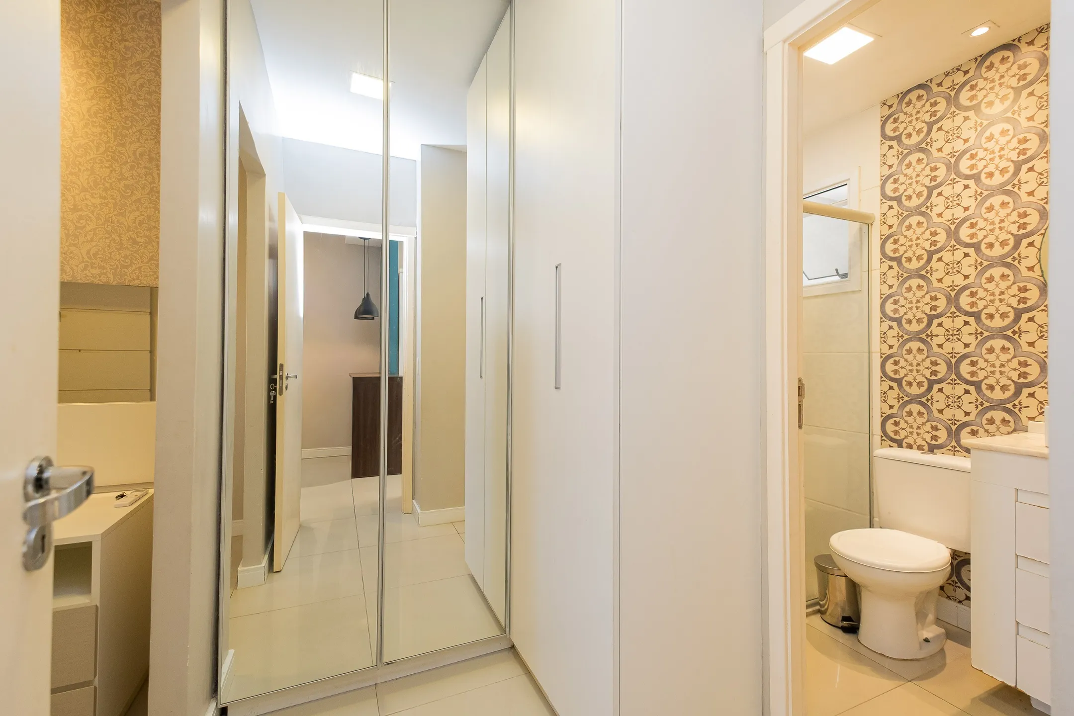 Casa à venda no Moradas Club 1, Três Vendas - 60 m², 2 quartos (ambos suítes), acabamento moderno e espaço gourmet com churrasqueira. - 10