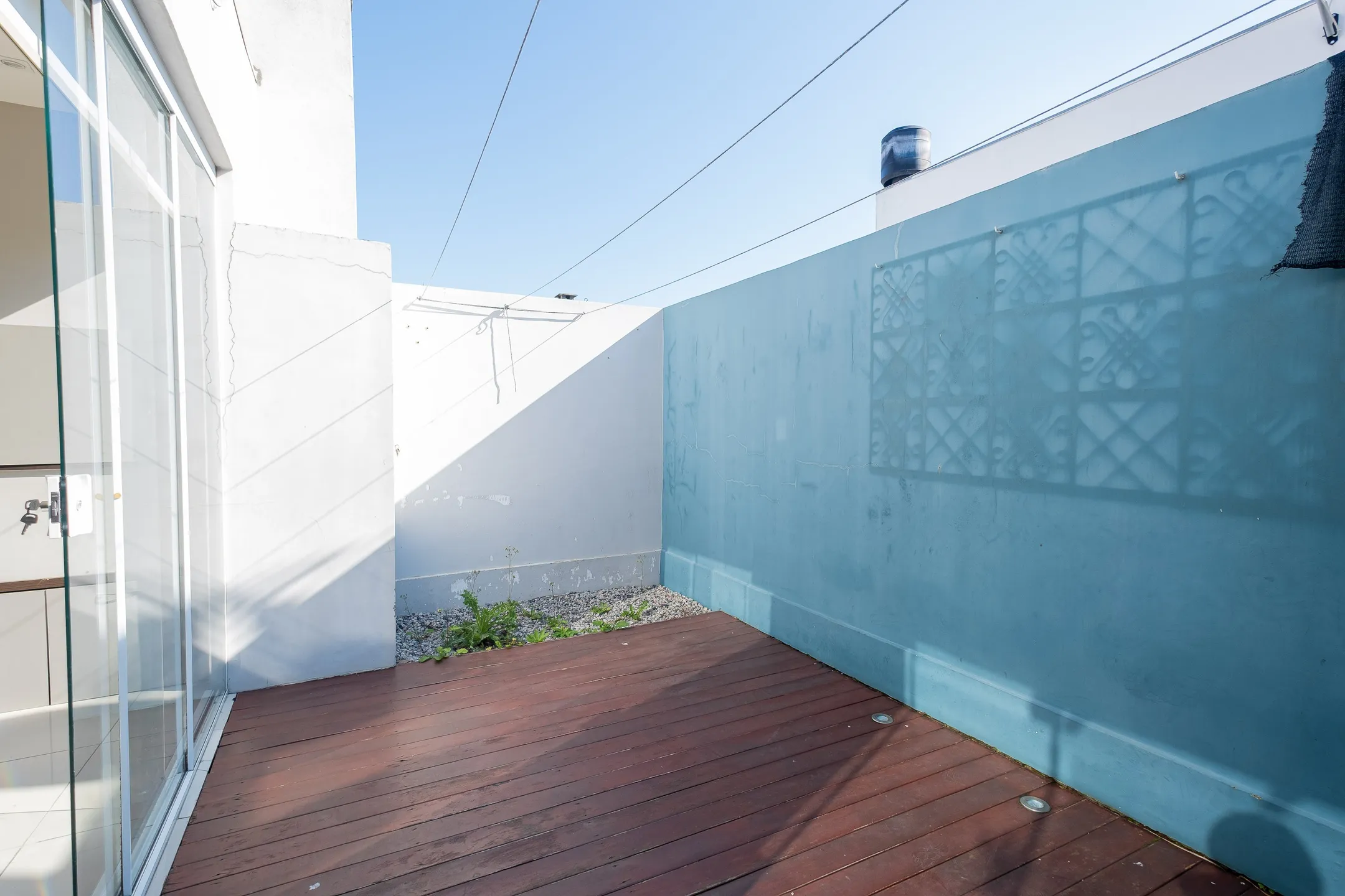 Casa à venda no Moradas Club 1, Três Vendas - 60 m², 2 quartos (ambos suítes), acabamento moderno e espaço gourmet com churrasqueira. - 15
