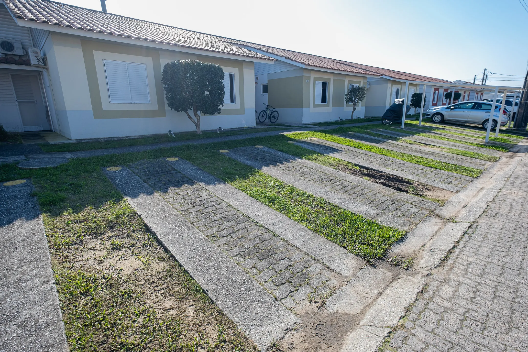 Casa à venda no Moradas Club 1, Três Vendas - 60 m², 2 quartos (ambos suítes), acabamento moderno e espaço gourmet com churrasqueira. - 18
