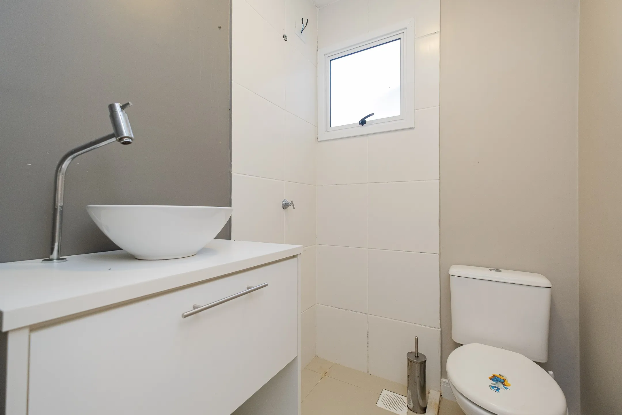 Casa à venda no Moradas Club 1, Três Vendas - 60 m², 2 quartos (ambos suítes), acabamento moderno e espaço gourmet com churrasqueira. - 7