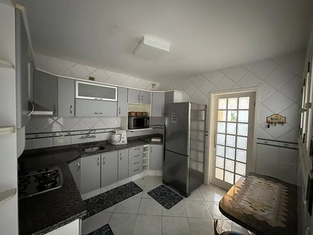 Casa com 210m² 3 quartos e 4 banheiros, à venda, no bairro Três Vendas em Pelotas