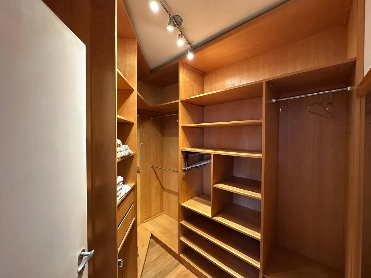 Casa à venda na Zona Norte de Pelotas - 185 m², 3 quartos (sendo 2 suítes), espaço gourmet com piscina e próximo a Dom Joaquim. - 15