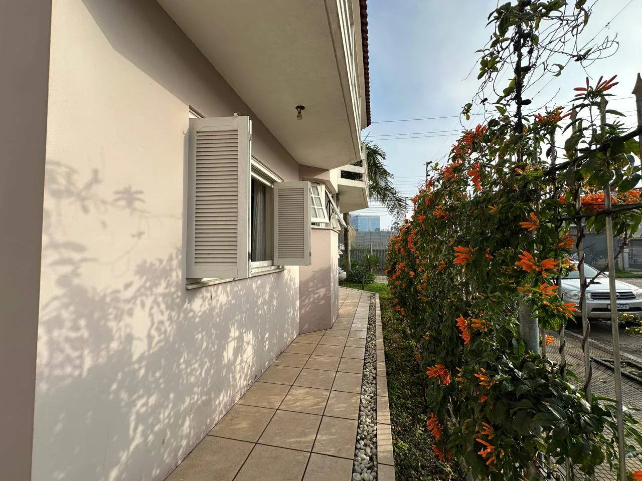 Casa à venda na Zona Norte de Pelotas - 185 m², 3 quartos (sendo 2 suítes), espaço gourmet com piscina e próximo a Dom Joaquim. - 21