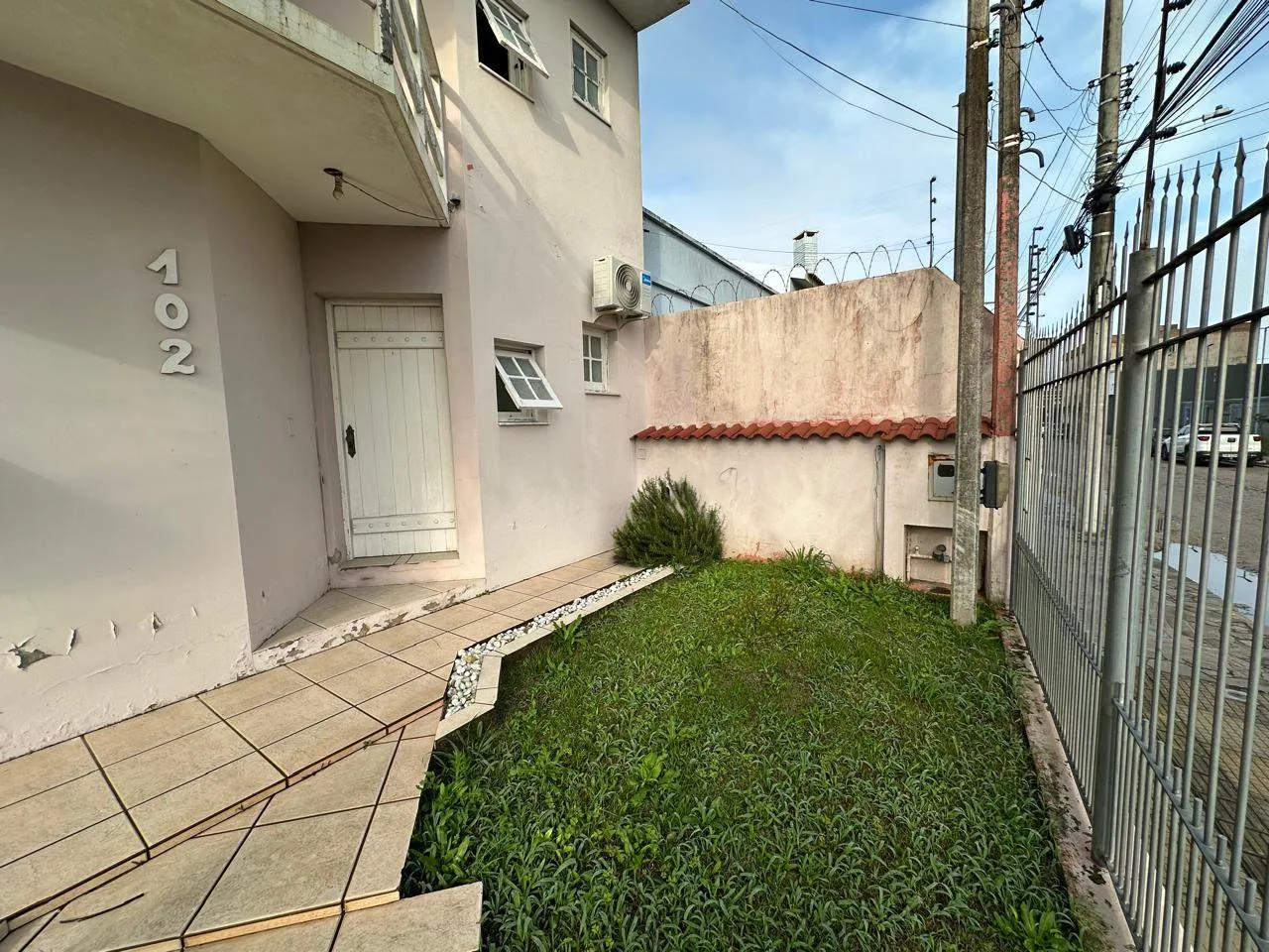 Casa à venda na Zona Norte de Pelotas - 185 m², 3 quartos (sendo 2 suítes), espaço gourmet com piscina e próximo a Dom Joaquim. - 22