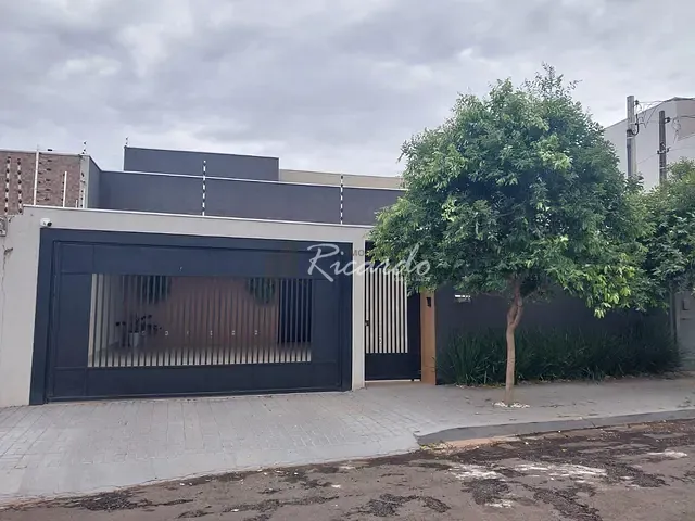 Casa com 310m² 3 quartos e 2 banheiros, à venda, no bairro Jardim Vale das Perobas em Arapongas
