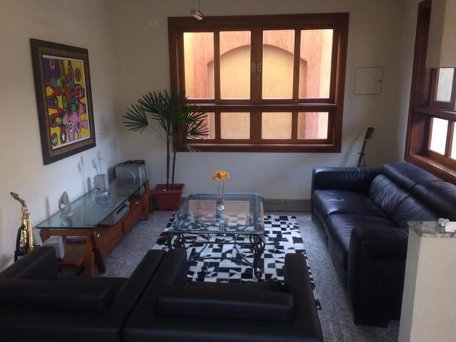 Casa com 250m² 3 quartos e 3 banheiros, à venda, no bairro Jardim Silveira em Barueri