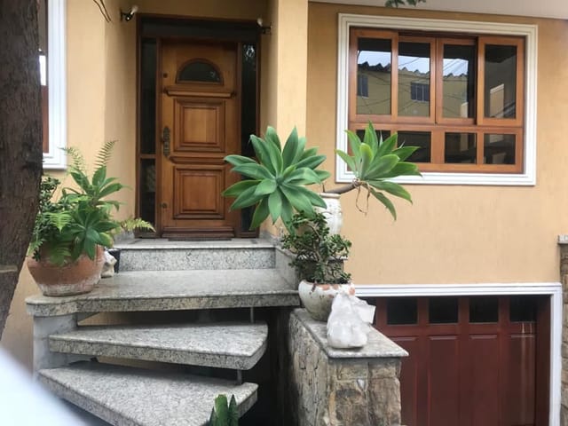 Casa com 250m² 3 quartos e 3 banheiros, à venda, no bairro Jardim Silveira em Barueri