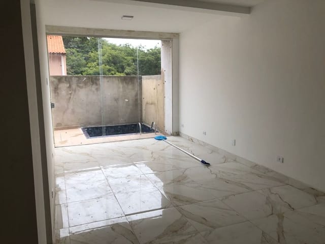 Casa com 125m² 3 quartos e 4 banheiros, à venda ou para alugar, no bairro Jardim Nova Coimbra em Cotia