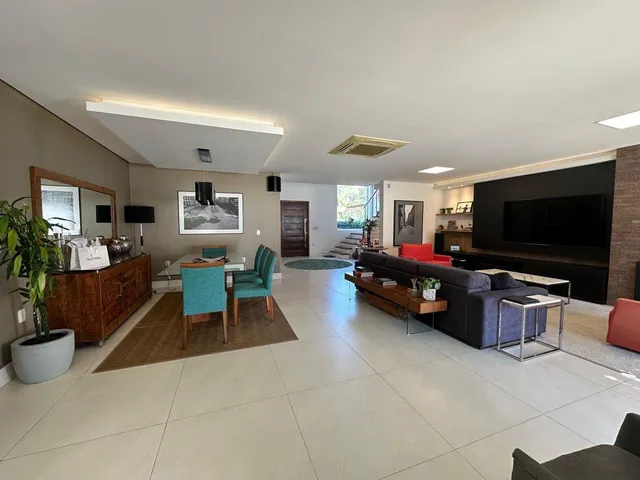 Casa 3 quartos e 4 banheiros, à venda, no bairro Laranjal em Pelotas