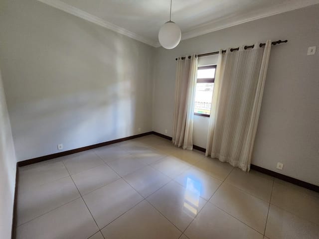 Casa com 250m², à venda, no bairro Cascatinha em Petrópolis