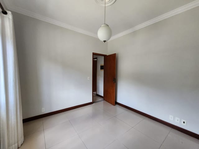 Casa com 250m², à venda, no bairro Cascatinha em Petrópolis