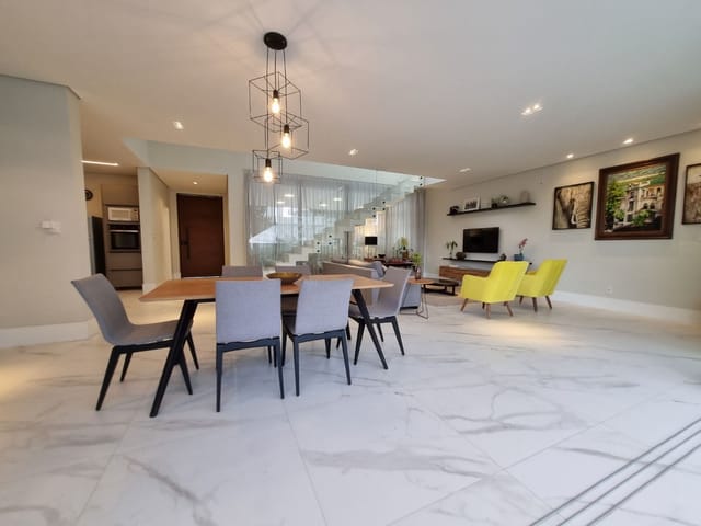 Casa com 451m² 4 quartos e 5 banheiros, à venda, no bairro Urbanova em São José dos Campos