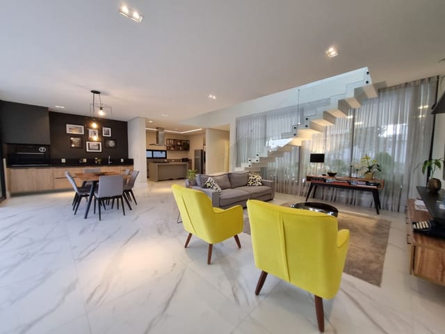 Casa com 451m² 4 quartos e 5 banheiros, à venda, no bairro Urbanova em São José dos Campos