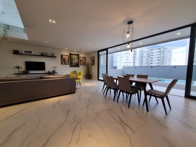 Casa com 451m² 4 quartos e 5 banheiros, à venda, no bairro Urbanova em São José dos Campos