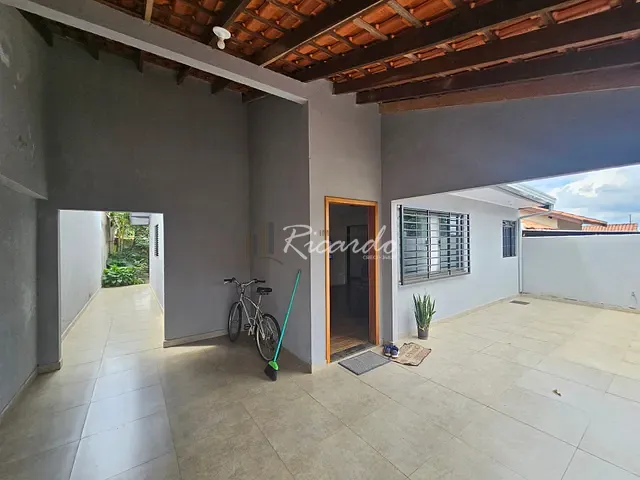 Casa 3 quartos e 2 banheiros, à venda, no bairro Jardim Santa Efigênia em Arapongas