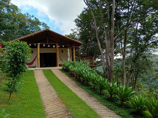 Casa com 2025m² 2 quartos e 2 banheiros, à venda, no bairro Vale das Videiras em Petrópolis