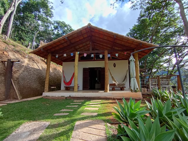 Casa com 2025m² 2 quartos e 2 banheiros, à venda, no bairro Vale das Videiras em Petrópolis