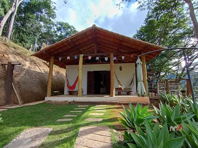 Casa com 2025m² 2 quartos e 2 banheiros, à venda, no bairro Vale das Videiras em Petrópolis