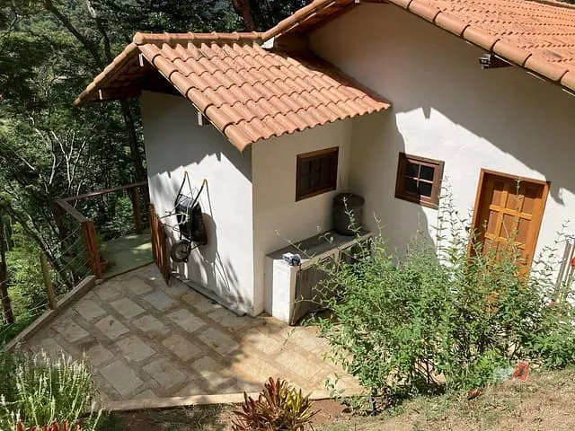 Casa com 2025m² 2 quartos e 2 banheiros, à venda, no bairro Vale das Videiras em Petrópolis