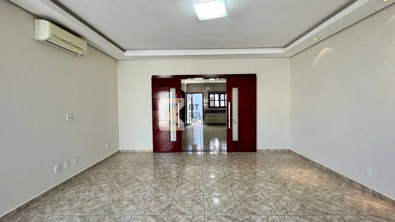 Casa, 3 quartos, 250 m² - Foto 2
