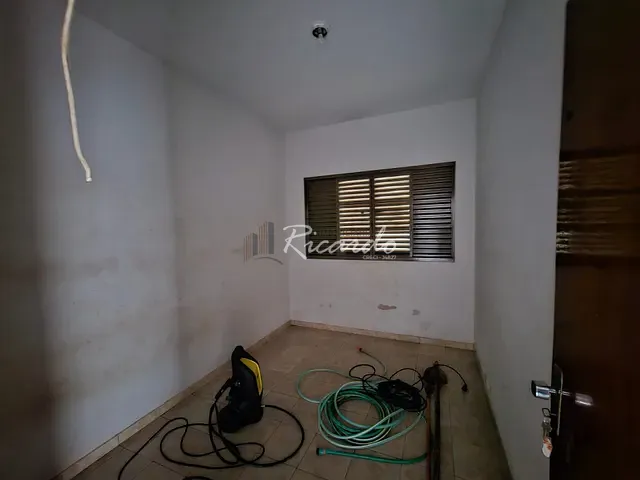 Casa com 376m² 3 quartos e 2 banheiros, à venda, no bairro Jardim Cultura em Arapongas