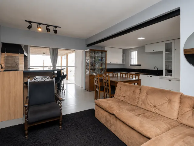 Casa com 480m² 5 quartos e 3 banheiros, à venda, no bairro Laranjal em Pelotas
