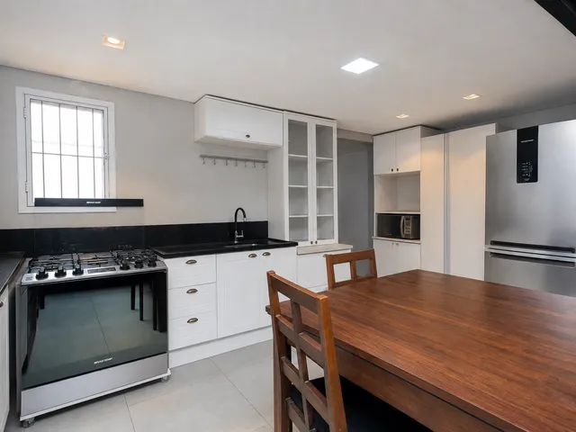 Casa com 480m² 5 quartos e 3 banheiros, à venda, no bairro Laranjal em Pelotas
