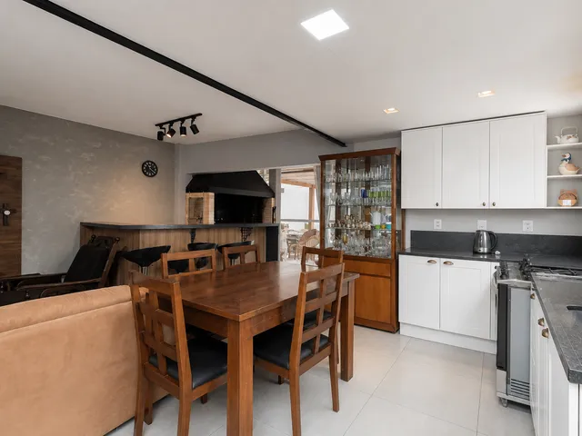 Casa com 480m² 5 quartos e 3 banheiros, à venda, no bairro Laranjal em Pelotas