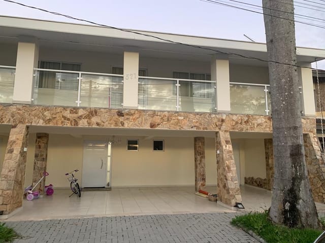 Casa com 360m² 4 quartos e 3 banheiros, à venda, no bairro Jardim das Colinas em São José dos Campos