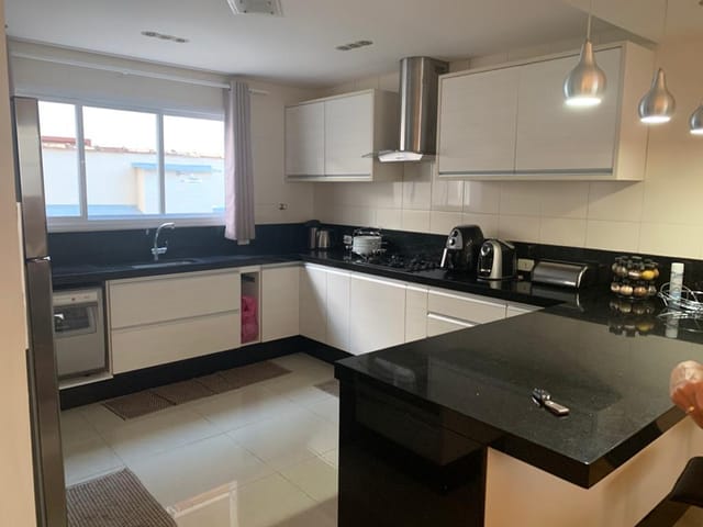 Casa com 360m² 4 quartos e 3 banheiros, à venda, no bairro Jardim das Colinas em São José dos Campos