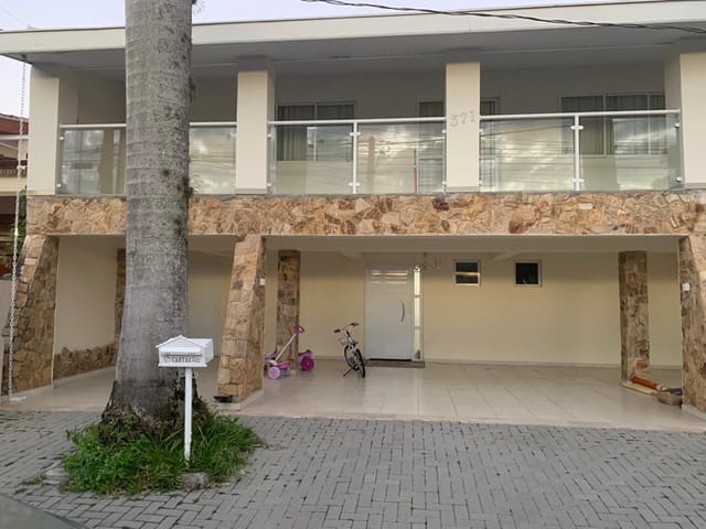 Casa com 360m² 4 quartos e 3 banheiros, à venda, no bairro Jardim das Colinas em São José dos Campos