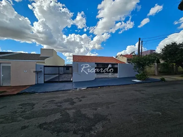 Casa 3 quartos e 3 banheiros, à venda, no bairro Jardim Petrópolis em Arapongas