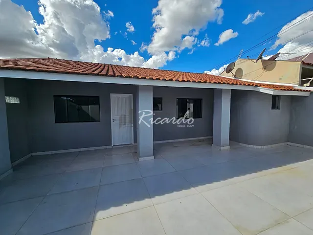 Casa 3 quartos e 3 banheiros, à venda, no bairro Jardim Petrópolis em Arapongas